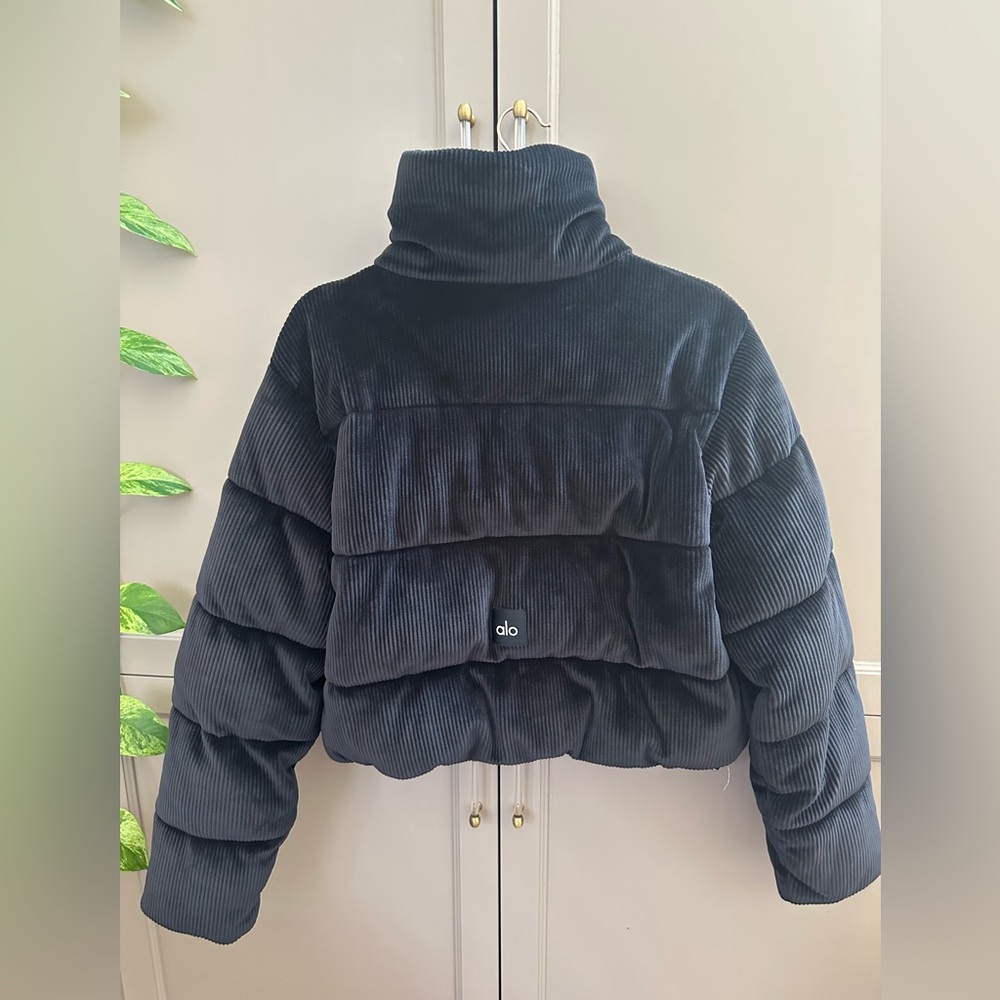ALO Yoga Ribbed Velour Gold Rush Puffer Black - Picture 4 of 14